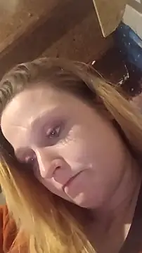 Queen2454 online show from March 9, 2026, 12:09 pm