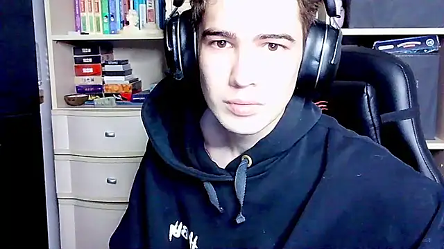 Snapshot of _Chris_Next_Door_ chatting on October 4, 2025, 3:02 pm  Chris Next Door  online show from October 4, 2025, 3:02 pm