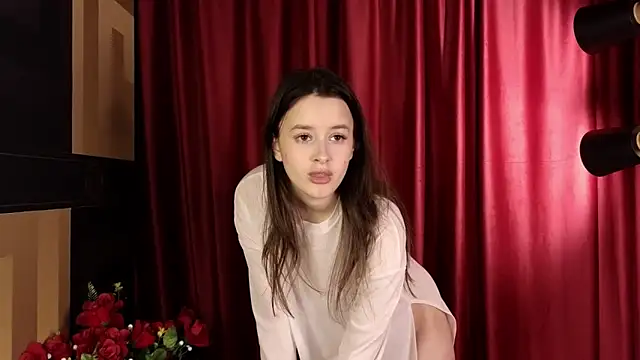 EvaSwen online show from November 18, 2025, 10:13 pm