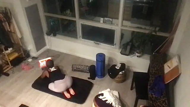 Snapshot of tia___fox chatting on October 28, 2025, 3:51 am tia   fox online show from October 28, 2025, 3:51 am