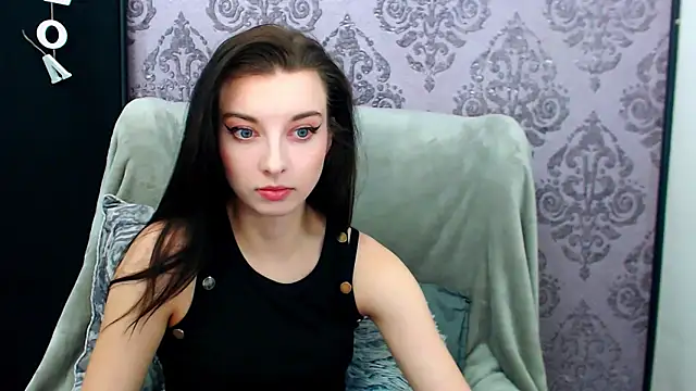 DominantLuna online show from May 15, 2026, 7:45 pm