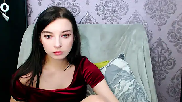 Snapshot of DominantLuna chatting on December 17, 2025, 8:58 pm DominantLuna online show from December 17, 2025, 8:58 pm