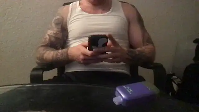 Snapshot of TheGreatWhite33 chatting on April 30, 2026, 12:23 pm TheGreatWhite33 online show from April 30, 2026, 12:23 pm