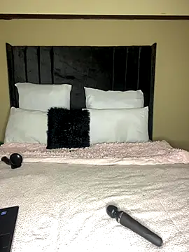 Snapshot of Sirah1 chatting on December 15, 2025, 5:52 pm Sirah1 online show from December 15, 2025, 5:52 pm