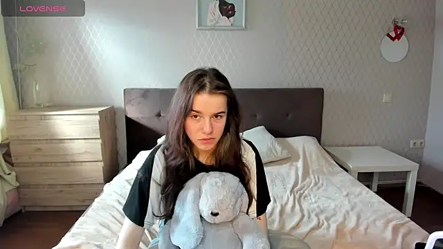 ShellyMoon  online show from October 14, 2025, 12:50 pm