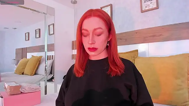 LucianaWainN online show from November 18, 2025, 2:20 pm