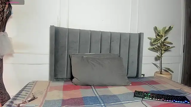 Snapshot of luxuryheaven_8 chatting on December 17, 2025, 9:20 pm luxuryheaven 8 online show from December 17, 2025, 9:20 pm