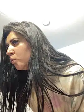 Snapshot of saraaa__ chatting on October 12, 2025, 12:23 am saraaa online show from October 12, 2025, 12:23 am