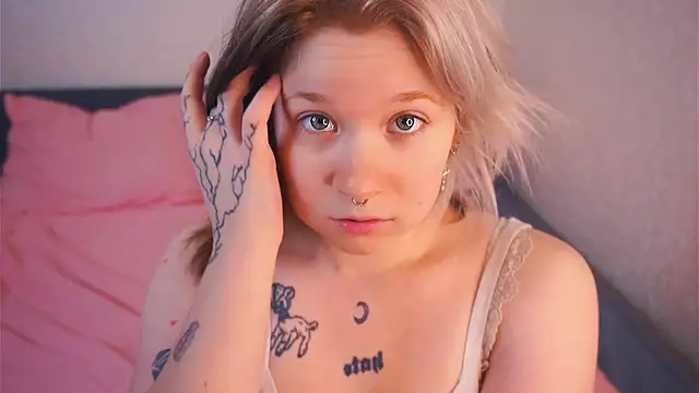 EviaVanveen online show from December 4, 2025, 7:40 am