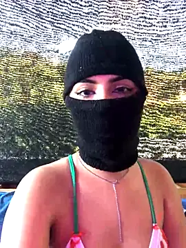 Snapshot of VANNESA_00 chatting on October 14, 2025, 10:09 pm VANNESA 00 online show from October 14, 2025, 10:09 pm