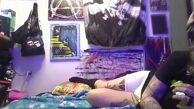 inkdhollow1 online show from April 2, 2026, 6:31 am