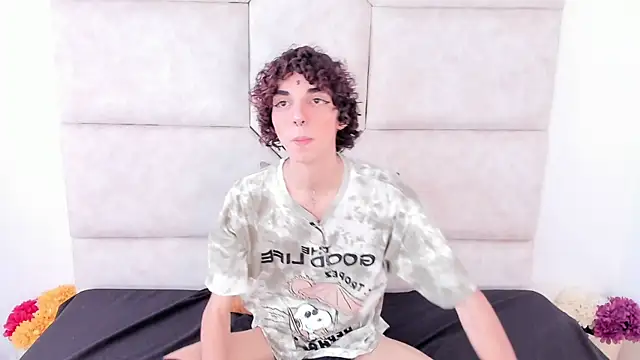 Scaarlett 22  online show from October 18, 2025, 5:59 pm