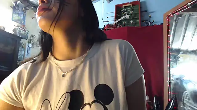 lizethavila online show from April 2, 2026, 1:46 am