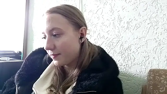 Snapshot of CarynFlaryn chatting on October 2, 2025, 9:12 am CarynFlaryn online show from October 2, 2025, 9:12 am