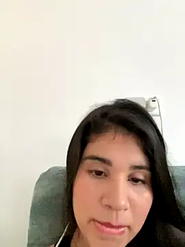 SophieWalker  online show from October 25, 2025, 9:37 pm