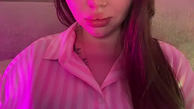 AlmaryKim online show from April 6, 2026, 8:21 pm