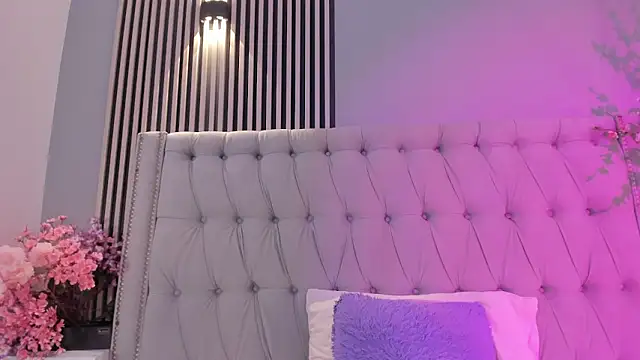 Xiomara Stwart online show from December 18, 2025, 3:55 am