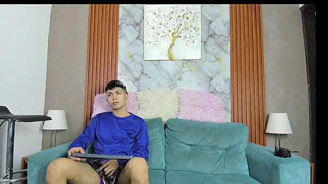 VERY HOT GUYS online show from June 4, 2026, 7:13 am