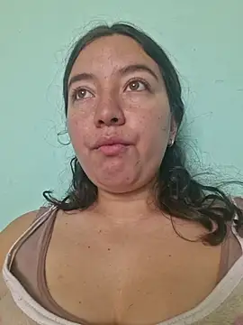 annyaparis online show from November 6, 2025, 3:27 pm