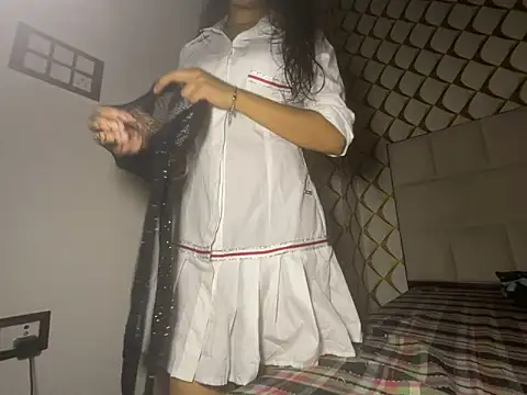 dubyzubygirl online show from February 18, 2026, 3:30 pm