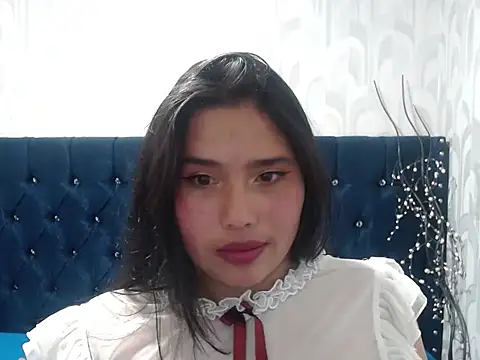 Lovingmoraxx online show from October 14, 2025, 11:36 pm