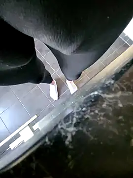 rezzzze online show from November 3, 2025, 12:42 pm