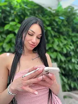 Snapshot of ilariea_girl chatting on May 23, 2026, 12:37 pm ilariea girl online show from May 23, 2026, 12:37 pm