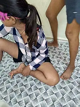 Unique girls90 online show from November 13, 2025, 5:17 pm