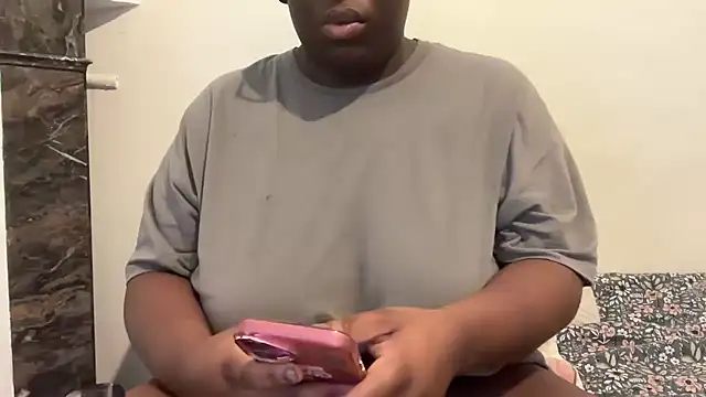 nanaisbackk online show from November 16, 2025, 8:08 am