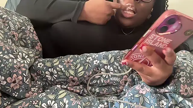 nanaisbackk online show from February 23, 2026, 12:17 pm