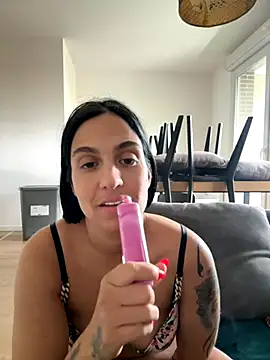 LaPetiteKim online show from October 16, 2025, 12:13 pm