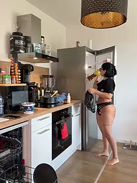 LaPetiteKim online show from March 12, 2026, 12:53 pm