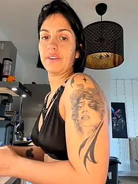 LaPetiteKim online show from November 27, 2025, 8:48 am