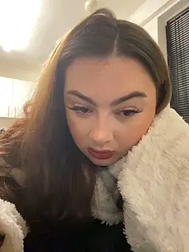 Snapshot of MadelineLeah chatting on June 11, 2026, 1:16 am MadelineLeah online show from June 11, 2026, 1:16 am