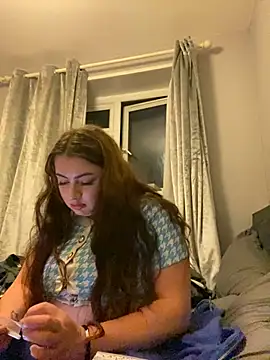 Snapshot of MadelineLeah chatting on June 11, 2026, 9:45 pm MadelineLeah online show from June 11, 2026, 9:45 pm