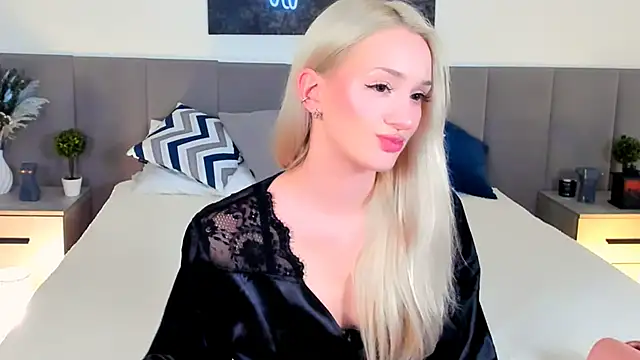 Snapshot of SugarWhisper chatting on November 25, 2025, 3:01 pm SugarWhisper online show from November 25, 2025, 3:01 pm