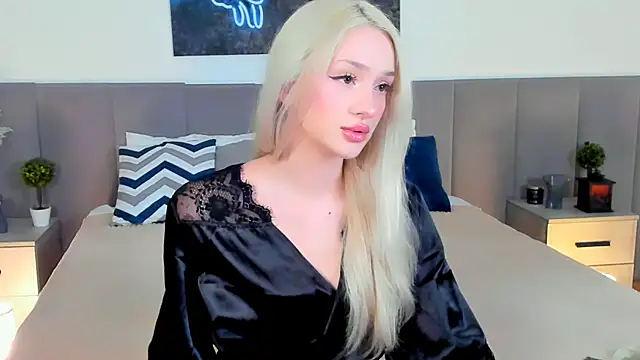 Snapshot of SugarWhisper chatting on November 28, 2025, 4:07 pm SugarWhisper online show from November 28, 2025, 4:07 pm