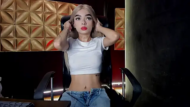 scarlettvelvet  online show from November 21, 2025, 12:26 pm