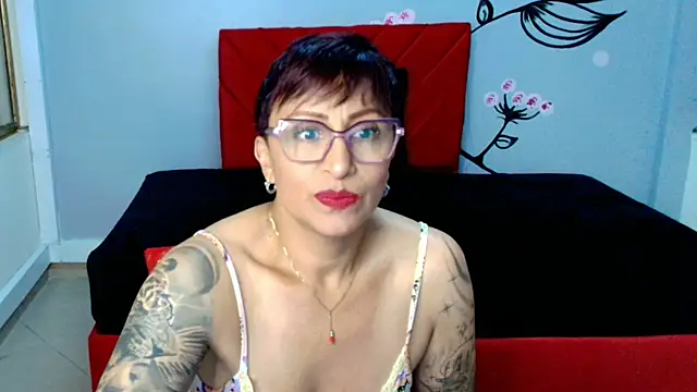 Snapshot of Charlotte__Gray chatting on October 9, 2025, 5:19 am Charlotte Gray online show from October 9, 2025, 5:19 am