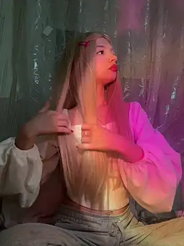  Siennaaa  online show from February 27, 2026, 6:08 pm