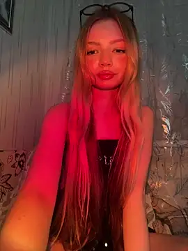  Siennaaa  online show from March 22, 2026, 8:10 pm