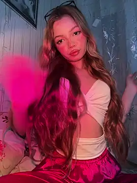  Siennaaa  online show from March 20, 2026, 8:32 pm