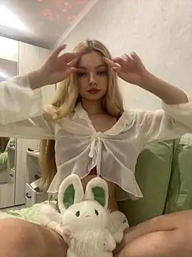  Siennaaa  online show from November 16, 2025, 4:34 pm