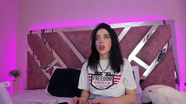 Snapshot of MeganR_ chatting on January 17, 2026, 3:21 am MeganR online show from January 17, 2026, 3:21 am