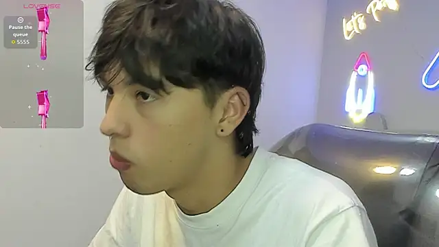 StiwenTwink online show from January 15, 2026, 8:23 pm