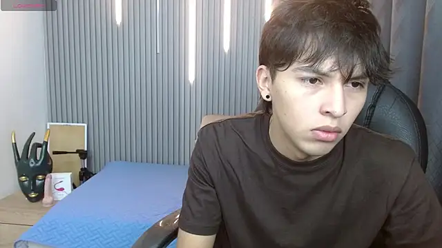 Snapshot of StiwenTwink chatting on May 20, 2026, 1:19 pm StiwenTwink online show from May 20, 2026, 1:19 pm