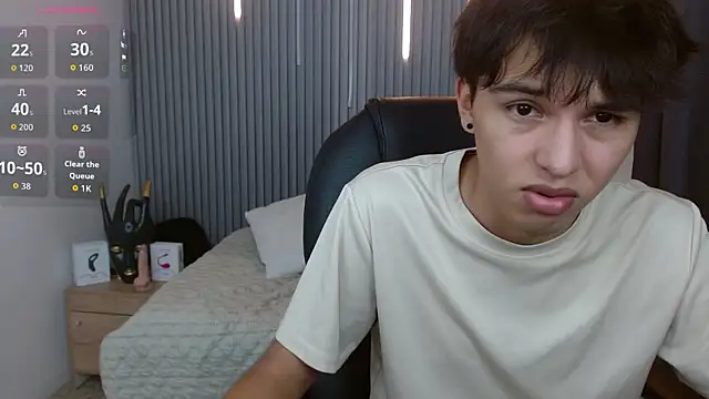 Snapshot of StiwenTwink chatting on June 24, 2026, 2:15 pm StiwenTwink online show from June 24, 2026, 2:15 pm