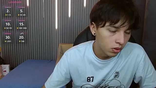 Snapshot of StiwenTwink chatting on May 19, 2026, 2:24 pm StiwenTwink online show from May 19, 2026, 2:24 pm