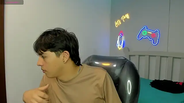 StiwenTwink online show from November 5, 2025, 4:10 pm