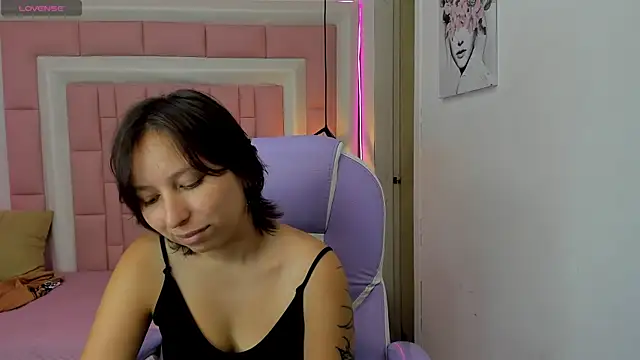 Snapshot of Klaret_Toy chatting on June 11, 2026, 7:33 pm Klaret Toy online show from June 11, 2026, 7:33 pm
